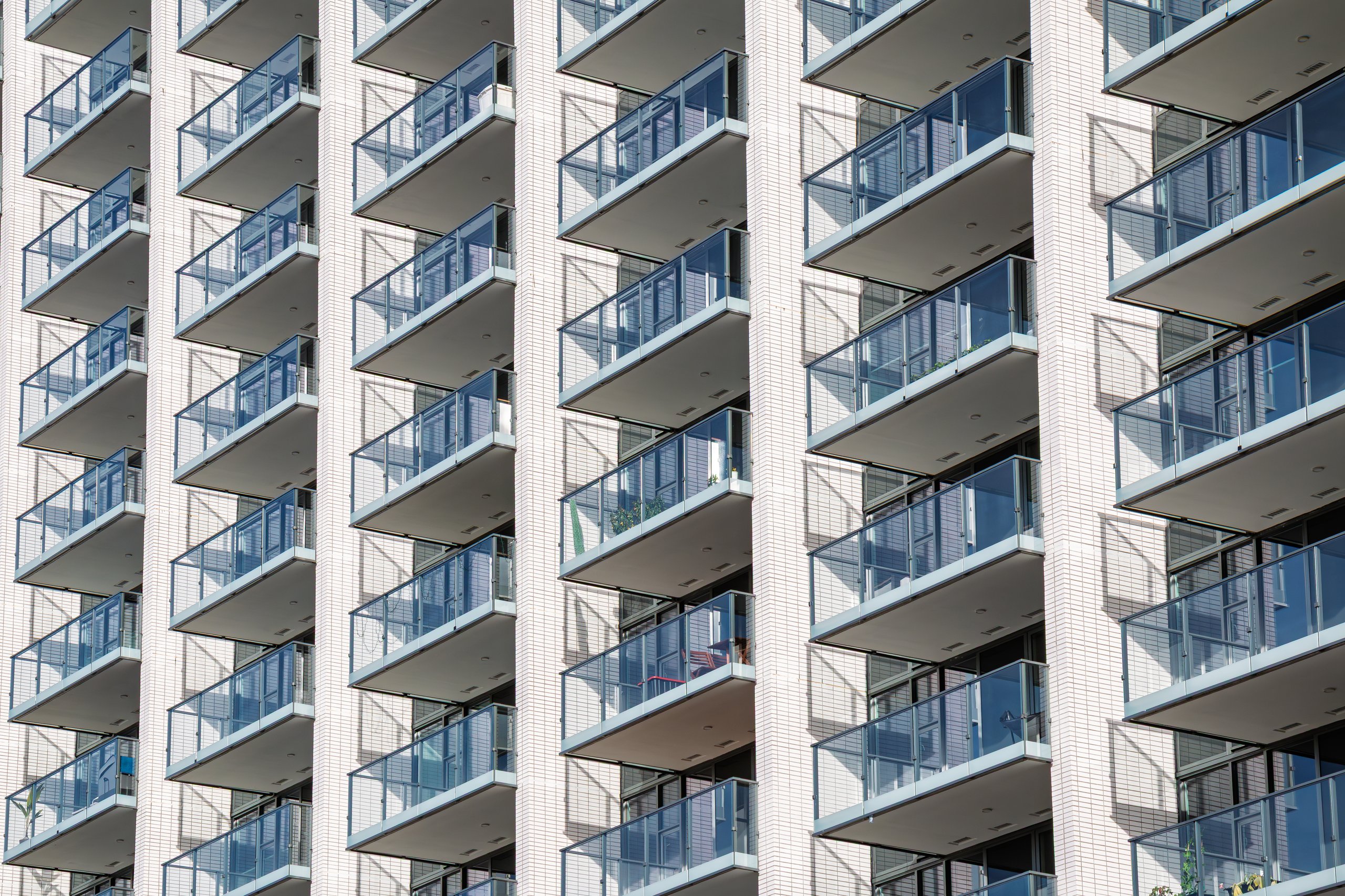 Edificio residencial con mallas